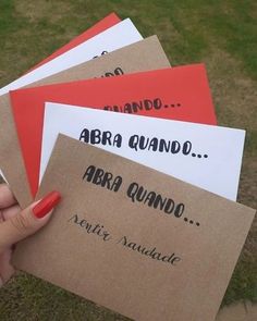 a person holding four envelopes in their hand with the words abra quando written on them