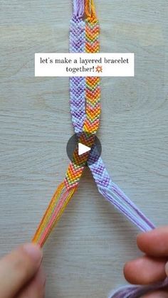 someone is making a knotted bracelet together with two different colored cords and one has an arrow in the middle