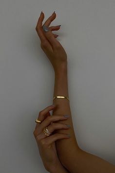 A sleek and versatile piece in the Hydez Essential Collection, the Leia 18K Gold vermeil herringbone chain bracelet smooth and reflective design drapes on your wrist like liquid gold. The perfect balance of elegance and simplicity, the Leia bracelet effortlessly transitions from day to night. Material: 18K Gold Vermeil Dimensions: 7 inch length, 4.5mm width What is 18K Gold Vermeil?: 3 microns of 18K Gold over Sterling Silver. Vermeil is far more durable to wear than traditional gold-plating due Minimalist Gold Tarnish Resistant Bracelet, Minimalist Gold Bracelet For Everyday, Minimalist Gold Bracelet With Oyster Design For Formal Occasions, Minimalist Gold Oyster Bracelet For Formal Occasions, Minimalist Gold-tone Chain Bracelet, Chic Gold Chain Bracelet For Everyday Luxury, Chic Gold Chain Bracelet For Everyday, Minimalist Gold Chain Bracelet With Polished Finish, Chic Gold Bracelet For Everyday Luxury