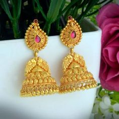 Golden Zumka Design, Gold Zumka Design, Antique Jimikki, Traditional Gold Earrings, Traditional Gold Jewellery, Gold Earrings Design, Bridal Ornaments, Wedding Jewellery Designs, Hand Embroidered Jewelry