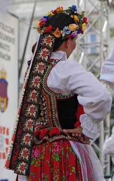 Polish Traditional Clothing, Traditional Polish Clothing, Polish Clothes, Folklore Embroidery, Polish Traditional Costume, Polish Folklore, Polish Dress, Polish People, Folklore Fashion