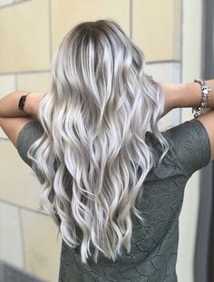 Platinum Blonde With Silver Highlights, Blonde Silver Hair Balayage, Summer Hair Blonde Highlights, Grey Platinum Blonde Hair, Icy Grey Blonde Hair Balayage, Icy Ash Blonde Highlights, Ash White Blonde Hair, Icy White Blonde Hair With Lowlights, Platinum Silver Hair Highlights Icy Blonde