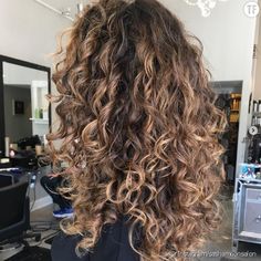 Curly Hair Updo Wedding, Naturally Curly Hair Updo, Blonde Highlights Curly Hair, Long Natural Curly Hair, Short Natural Curly Hair, Dyed Curly Hair, Natural Curly Hair Cuts, Highlights Curly Hair, Brown Curly Hair