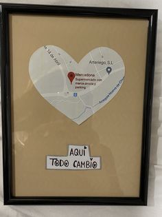 a heart shaped paper cutout with the words aoui and todo cambio on it