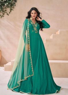 Green gown Silk Anarkali Gown, Wedding Salwar Kameez, Green Anarkali, Gown Indian, Choli Dress, Lehenga Choli Wedding, Lehenga Wedding