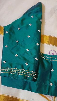 Model Blouse, Fashion Show Dresses, Maggam Work Designs, Latest Model Blouse Designs, Kurti Neck, Simple Embroidery Designs, Beads Work, Women Photography, Kurti Neck Designs