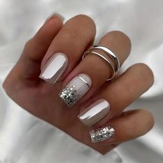 Silver Nail, Colorful Nails, Smink Inspiration, Fake Nails With Glue, Elegant Nails, Chic Nails, Nail Arts, Nail Polishes