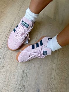 Outfit Categories, Adidas Handball Spezial, Adidas Handball, Looks Pinterest, Trendy Shoes Sneakers, Shoe Wishlist, Adidas Spezial, Spring Mood, Shoe Inspo