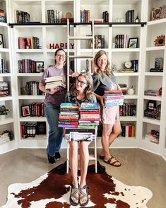 ⭐️SHELFIE SUNDAY!⭐️ When you come visit me @thereadersranch , I make sure you leave with books! ❤️ Books in my home library aren’t just for show. They are meant to be shared and read! Thanks for coming to Texas @shobizreads @bigskybooks @no.more.shelf.control !! ❓Who do you like sharing books with?? #shelfiesunday #homelibrary #homelibrarygoals #libraryladder Sharing Books, Library Ladder, Thanks For Coming, Home Library, My Home, No More, Meant To Be, Texas