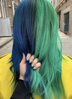 Half And Half Hair Color Ideas, Half Colored Hair, Blue Green Hair, Colorful Hairstyles, Best Hairdresser, Cute Hair Colors