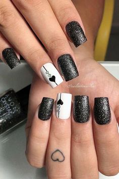 Black And White Nail, Black And White Nail Designs, Black And White Nail Art, Scary Clown, Pride Makeup, Witch Makeup, Halloween Recipe, Wallpaper Halloween, Crafts Halloween