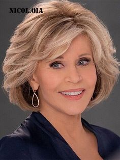 Kathy Lee Gifford Hairstyles, Older Lady Haircut, Heavily Layered Hair, Jane Fonda Hairstyles, Layered Haircuts For Medium Hair, Chin Length Hair, Messy Short Hair, Mixed Hair, Mom Hairstyles