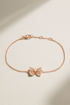 A symbol of transformation and new beginnings, De Beers’ 'Butterfly' bracelet is the perfect way to commemorate an important milestone. Part of the ‘Portraits of Nature’ collection, it’s made from 18-karat rose gold with an especially fine chain and bezel-set with 0.16 carats of light-catching diamonds atop the pendant's wings. Jewellery Wishlist, Rose Gold Diamond Bracelet, Nature Butterfly, Gold Diamond Bracelet, Rose Diamond, Latest Bracelets, Butterfly Bracelet, Bracelets Gold Diamond, Vs Diamond