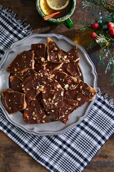 countryliving Bat Cake, Chocolate Caramel Tart, Holiday Entertaining Food, Homemade Toffee, Toffee Recipe, Caramel Tart, Winter Treats, Chocolate Toffee