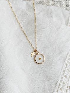 Minimalist Hypoallergenic White Charm Necklace, White Minimalist Charm Necklace With Round Pendant, Delicate Tiny Round Charm Necklaces, Minimalist White Charm Necklaces, Minimalist White Necklace With Charms, White Minimalist Charm Necklace, Minimalist White Charm Necklace, White Minimalist Jewelry, Minimalist Small White Jewelry