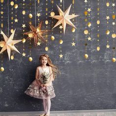 Christmas Festival Booth Ideas, Hanukkah Photoshoot, Christmas Photoshoot At Home, Christmas Stage Decorations, Eid Mubarak Decoration, Photo Backdrop Christmas, Christmas Stage, Kids Birthday Party Decoration, Christmas Mini Sessions