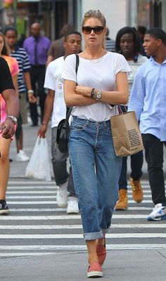 Doutzen Kroes Style, Jack Russells, Doutzen Kroes, Moda Jeans, Looks Street Style, Alessandra Ambrosio, Levi’s 501, Street Style Chic