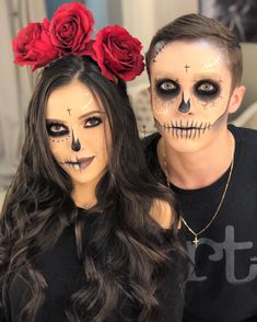 Candy Skull Makeup, Mexican Halloween Costume, Sugar Skull Costume, Halloween Beauty, Halloween Eye Makeup, Creepy Halloween Makeup, Amazing Halloween Makeup