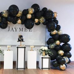 Black and Gold Garland Balloon Kit Star Garland Christmas, Centerpiece Graduation, Gold Balloon Garland, Balloons Arch, Photo Booth Backdrop Wedding, Black And Gold Balloons, Anniversary Party Decorations, Gold Confetti Balloons, Graduation Balloons