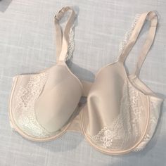 An Autograph Ivory And Cream Lace 38d Bra, Full Coverage With Underwire Bra And Light Padding. Size Is 38d. This Item Is New, Never Worn. Classic Beige Underwire Bra, Classic Cream Bra With Padded Cups, Classic Full Cup Beige Bra, Partially Lined Lace Bra In Beige, Beige Full Coverage Bra With Lace Trim, Partially Lined Lace Beige Bra, Classic Beige Full Cup Bra, Feminine Beige Bra With Lace Trim, Feminine Beige Lace Trim Bra