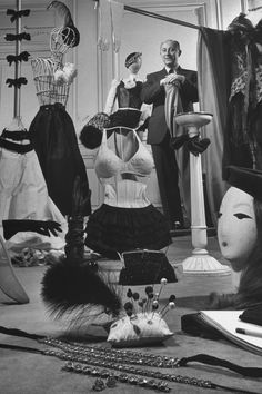 Dior 1950, Dior New Look, Fashion Quotes Inspirational, Dior Atelier, Gordon Parks, Ava Gardner, Look Retro, Dior Vintage, Marlene Dietrich