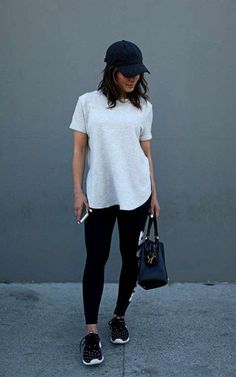 13 Stylish Athleisure Looks That Are Perfect For Travelling Outfit Leggins, Nike Casual Outfit, Casual Athletic Outfits, Comfy Casual Summer Outfits, Sporty Summer Outfits, Outfits Leggins, Airplane Outfits, Look Legging, Casual Weekend Outfit