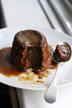 Sticky Toffee Puddings with Orange and Ginger Christmas Pudding Recipes, Sticky Date, Sticky Date Pudding, Date Pudding, British Desserts, Butterscotch Sauce, Toffee Sauce, Toffee Pudding, Sticky Toffee Pudding