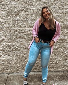 Size 8 Model, Casual Easter Outfits For Women Plus Size, Good Friday Service Outfit, 2023 Women’s Style, Curvy Easter Outfits, Plus Size Casual Outfits Spring Sneakers, Plus Size Outfits Leggings, Cute Spring Outfits Plus Size, Trendy Midsize Outfits