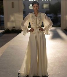 Moroccan Wedding Dress, Modest Bridal Dresses, Culture Dress, Bride Preparation, Moroccan Bride, Muslim Evening Dresses, Eid Outfits