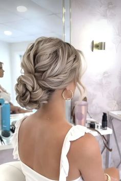 30 Stunning Valentine’s Day Hairstyles Perfect For Your Romantic Date Bride Hairstyles Updo, Blonde Wedding Hair, Day Hairstyles, Prom Hair Down, Bridal Hair Updo, Long Hair Wedding Styles, Braut Make-up, Wedding Hair Inspiration