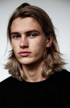 Man With Long Hair, Surfer Hair, Mens Hairstyles Medium, Long Haircuts, Men's Long Hairstyles, Medium Length Hair Men, Mens Hair Trends, Hair Styles Men, Corte De Cabelo Masculino