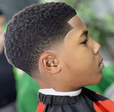 Barber Haircut Styles, Fohawk Haircut Fade, Tapered Haircut Black, Taper Fade Afro, Afro Hair Fade, Black Boy Hairstyles, Braids With Fade