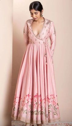 Letest Desine Gown, Gowns Dresses Indian Gowns Dresses Indian Party Wear, Unique Anarkali Designs, Diwali Outfits 2023, Diwali Outfit Ideas For Women 2023, Rakhi Dress Ideas, Heavy Anarkali Suits, Heavy Anarkali Dress, Diwali Dresses For Women