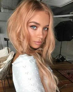 Peachy Hair Color, Rose Blonde Hair, Rose Blonde, Peach Hair Colors, Peach Hair, Strawberry Blonde Hair, Balayage Hair Blonde, Greasy Hair Hairstyles, Summer Hair Color