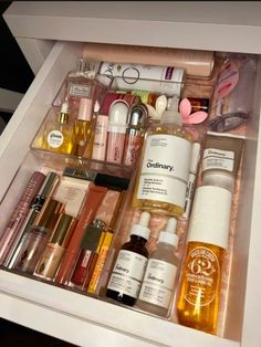 Beauty Products Aesthetic, Rangement Makeup, Makeup Collection Goals, Products Aesthetic, Make Up Inspo, Modern Disney