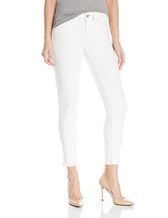 Price:13$ Calvin Klein Jeans Women's Ankle Skinny Jean, White Light... http://amzn.to/2sDC8Zj Best Jeans For Women, Urban Outfitters Clothes, Outfits 2017, Denim Trends, Fashion Deals, Perfect Jeans, Best Jeans