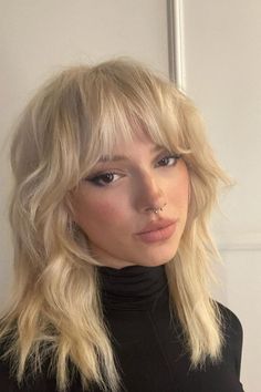 Blonde Hair And Bangs, Hairstyles Drawing, Hairstyles Natural, Wolf Cut, Women's Hairstyles, Mullet Hairstyle, Short Hair With Bangs, Cut My Hair, Hair Inspo Color