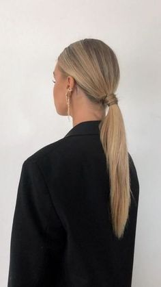 🧚 Hair Streaks, Hair Color Pastel, A Ponytail, Blonde Hair Looks, Blonde Hair With Highlights, Sleek Ponytail, Aesthetic Hair