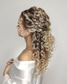 Gala Hairstyles, Curly Brides, Bride Hair Styles, Wedding Curls, Curly Hair Ideas, Hairstyles For Wedding, Long Curls