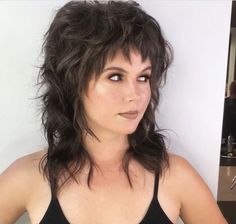 Joan Jett Shag Haircut, Medium Length Shag Haircuts With Bangs Over 50, Feathered Shag Layered Hairstyles, Shaggy Messy Short Hair, Messy Shag Hairstyles Medium, Messy Shag Hairstyles