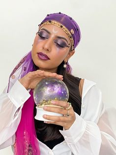 A fortune teller costume made easy with makeup! Perfect for halloween 🎃 Fortune Teller Face Paint, Fortune Teller Makeup Halloween Easy, Oracle Halloween Costume, Gypsycore Halloween, Halloween Costume Fortune Teller, Medium Costume Psychic, Plus Size Fortune Teller Costume Diy, Ren Faire Fortune Teller, Future Teller Costume