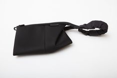 coteetciel Small/Pouch Black Kivu S Sleek Black côte&ciel US 28845 Black Foldable Functional Shoulder Bag, Functional Foldable Black Shoulder Bag, Functional Black Foldable Shoulder Bag, Versatile Black Foldable Shoulder Bag, Snap Fasteners, Design Language, Wrist Strap, World Of Fashion, Water Repellent