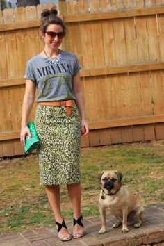 How to wear graphic tees with pencil skirts Graphic Tee Pencil Skirt Outfit, Pencil Skirt And Graphic Tee Outfit, Long Pencil Skirt Outfit Casual, How To Style A Pencil Skirt, Pencil Skirt Shoes, Tshirt And Skirt, Skirt Diy, Pencil Skirt Casual