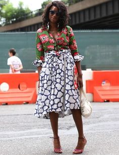 Pattern Mixing Outfits, Print Mixing, Mixing Patterns, New York Fashion Week Street Style, Spring Street Style, Midi Skirts, Fashion Week Street Style