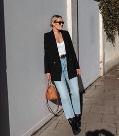 Oversized Blazer Outfit Work, Black Blazer Outfit Casual, Oversized Black Blazer Outfit, Wide Jeans Outfit, Jeans Blazer Outfit, Oversized Blazer Outfit, Long Black Blazer, Black Blazer Outfit, Oversized Blazers