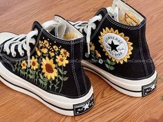 Embroidered Converse Sunflower Embroidered Converse, Embroidered High Tops, Converse Embroidery Ideas, Embroidery On Converse, Converse Painting Ideas, Sunflower Converse, Embroidered Converse High Tops, Flower Converse, Converse Cute