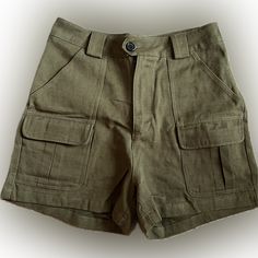 Nwot - Army Green Cargo Shorts. Very Cute, High-Waisted. These Shorts Are Perfect, Brand New, Never Worn. All Pockets Useable. Labeled Size Is Xs Or But It’s About A S, But Please See Measurements In The Photos. It Is Nwot, It Only Came In A Bag, No Tag. Army Green Outfit Aesthetic, Paleontology Aesthetic Outfit, Leaf Shorts, Army Green Outfit, Green Cargo Shorts, Army Shorts, Silly Clothes, Cargo Shorts Women, Short Cargo