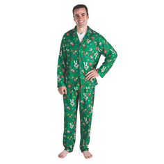 Celebrate Christmas with the Toy Story(TM) crew when you grab a pair of these pajamas. With a loose-fitting button top and comfy pants, it makes for a festive outfit to wear Christmas morning and throughout the holiday season. Also available in women's and kid's sizes, there's a pair of jammies for each member of your family. This set features image of Woody, Jessie, Buzz Lightyear, a Pizza Planet crane machine alien, wrapped Christmas gifts, snowflakes and more! Fits men's sizes 34-37. Polyeste Wrapped Christmas Gifts, Jessie And Buzz, Woody And Jessie, Disney Princess Toys, Crane Machine, Pizza Planet, Princess Toys, Express Men, Comfy Pants