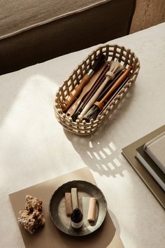 a table topped with a bowl filled with different types of utensils