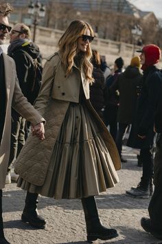 Dior Coat, Runway Design, Trench Coat Dress, Street Style Trends, The Best Street Style, Modest Fashion Outfits, Cool Street Fashion, Cute Simple Outfits